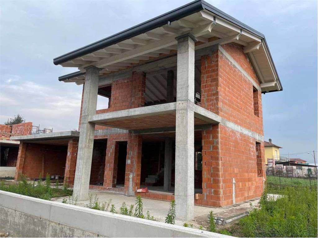 casa indipendente in vendita ad Angera
