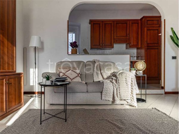 appartamento in vendita ad Angera