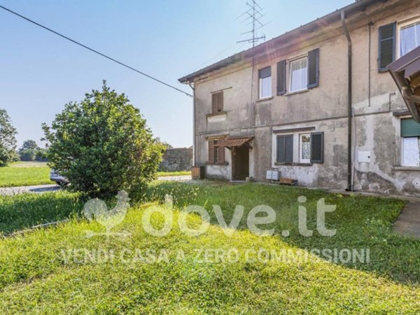 casa indipendente in vendita ad Angera