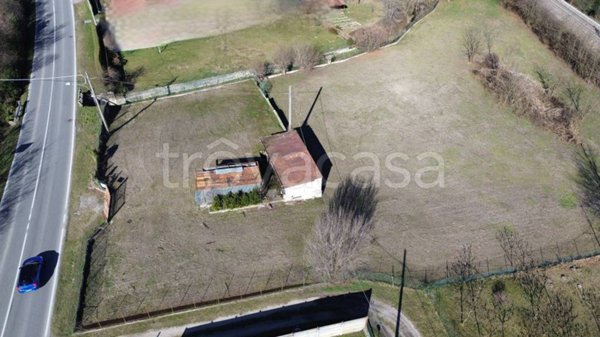 terreno edificabile in vendita ad Angera