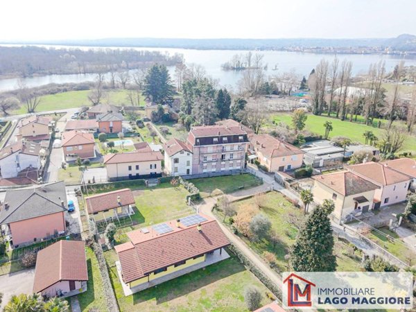 casa indipendente in vendita ad Angera
