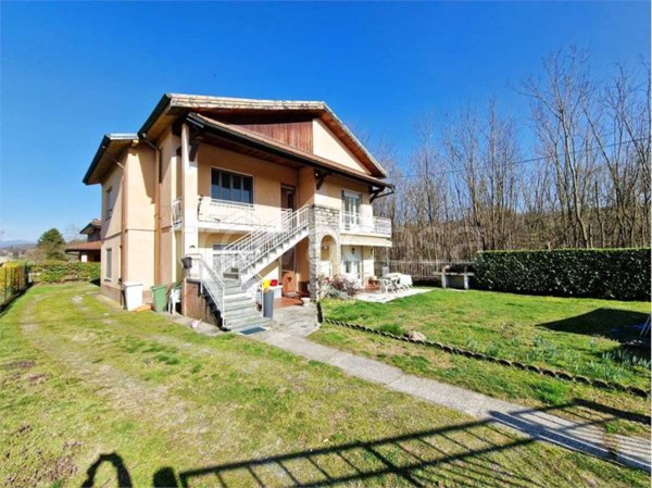 appartamento in vendita ad Angera