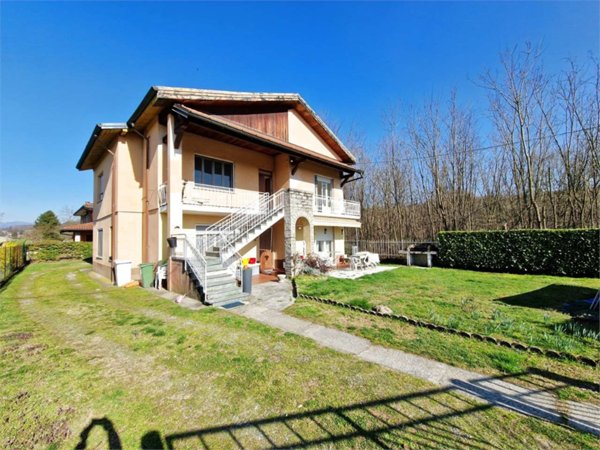 appartamento in vendita ad Angera