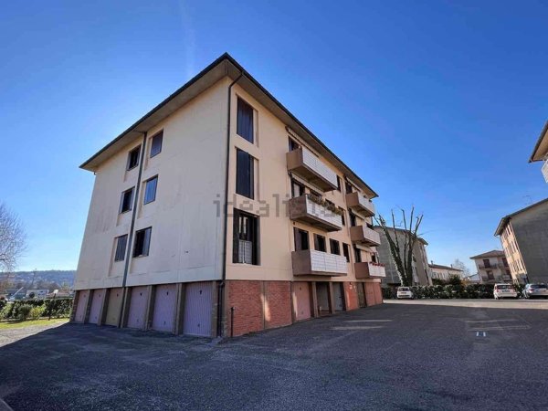 appartamento in vendita ad Angera