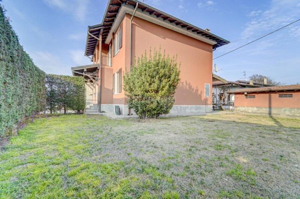 appartamento in vendita ad Angera