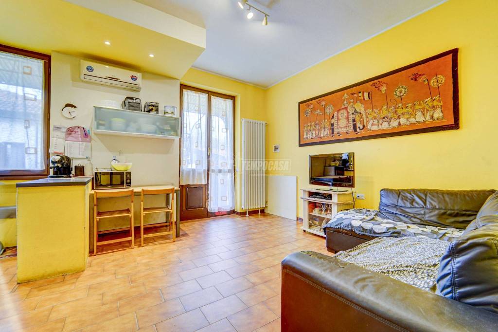 appartamento in vendita ad Angera