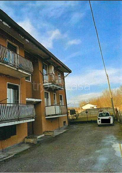 appartamento in vendita ad Angera