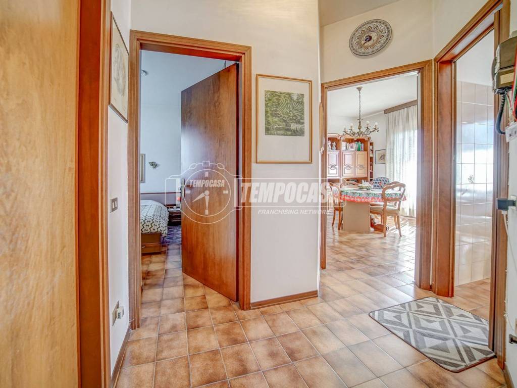 appartamento in vendita ad Angera