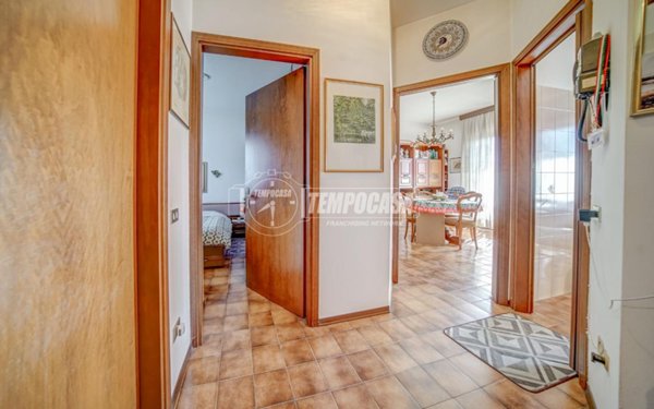 appartamento in vendita ad Angera
