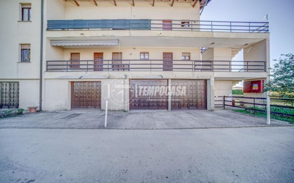appartamento in vendita ad Angera