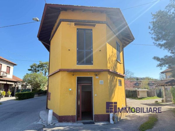 appartamento in vendita ad Angera