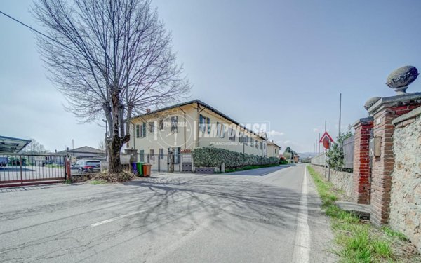 appartamento in vendita ad Angera