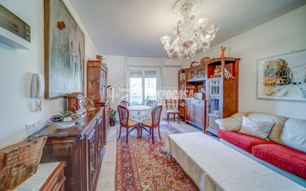 appartamento in vendita ad Angera