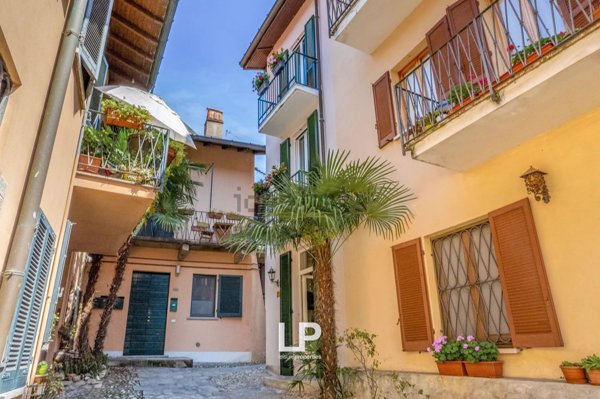 appartamento in vendita ad Angera