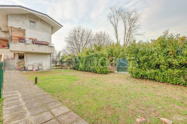 appartamento in vendita ad Angera