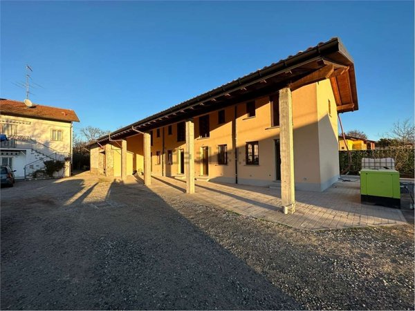 casa indipendente in vendita ad Angera