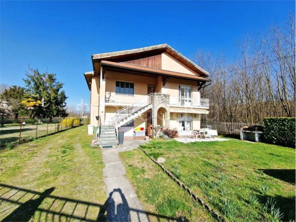 appartamento in vendita ad Angera