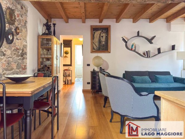 appartamento in vendita ad Angera