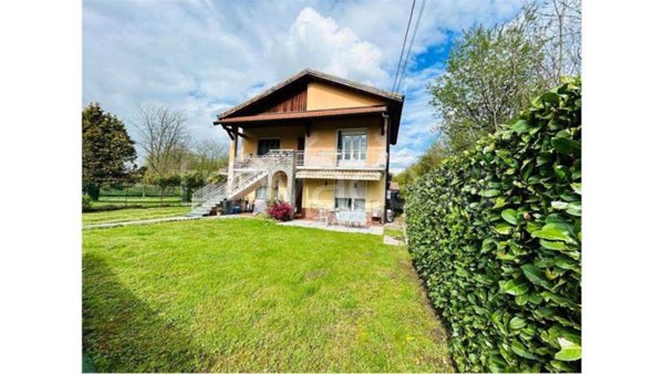 appartamento in vendita ad Angera