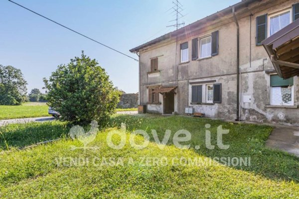 casa indipendente in vendita ad Angera