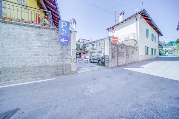 appartamento in vendita ad Angera