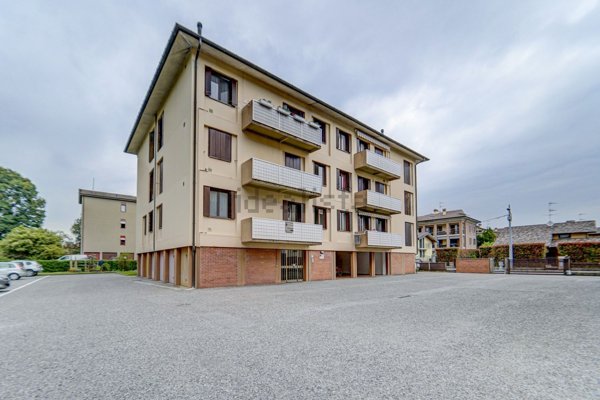 appartamento in vendita ad Angera