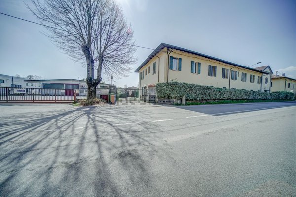 appartamento in vendita ad Angera