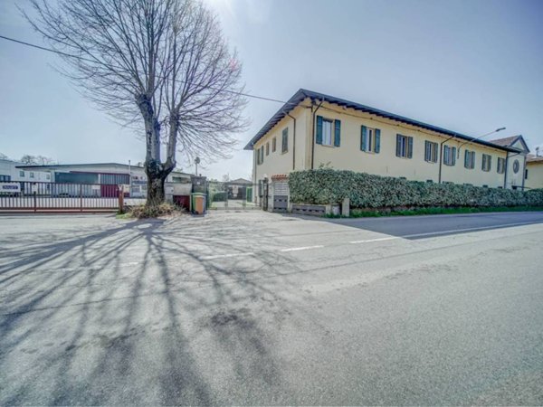 appartamento in vendita ad Angera
