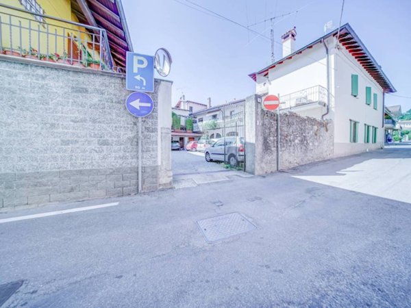 appartamento in vendita ad Angera