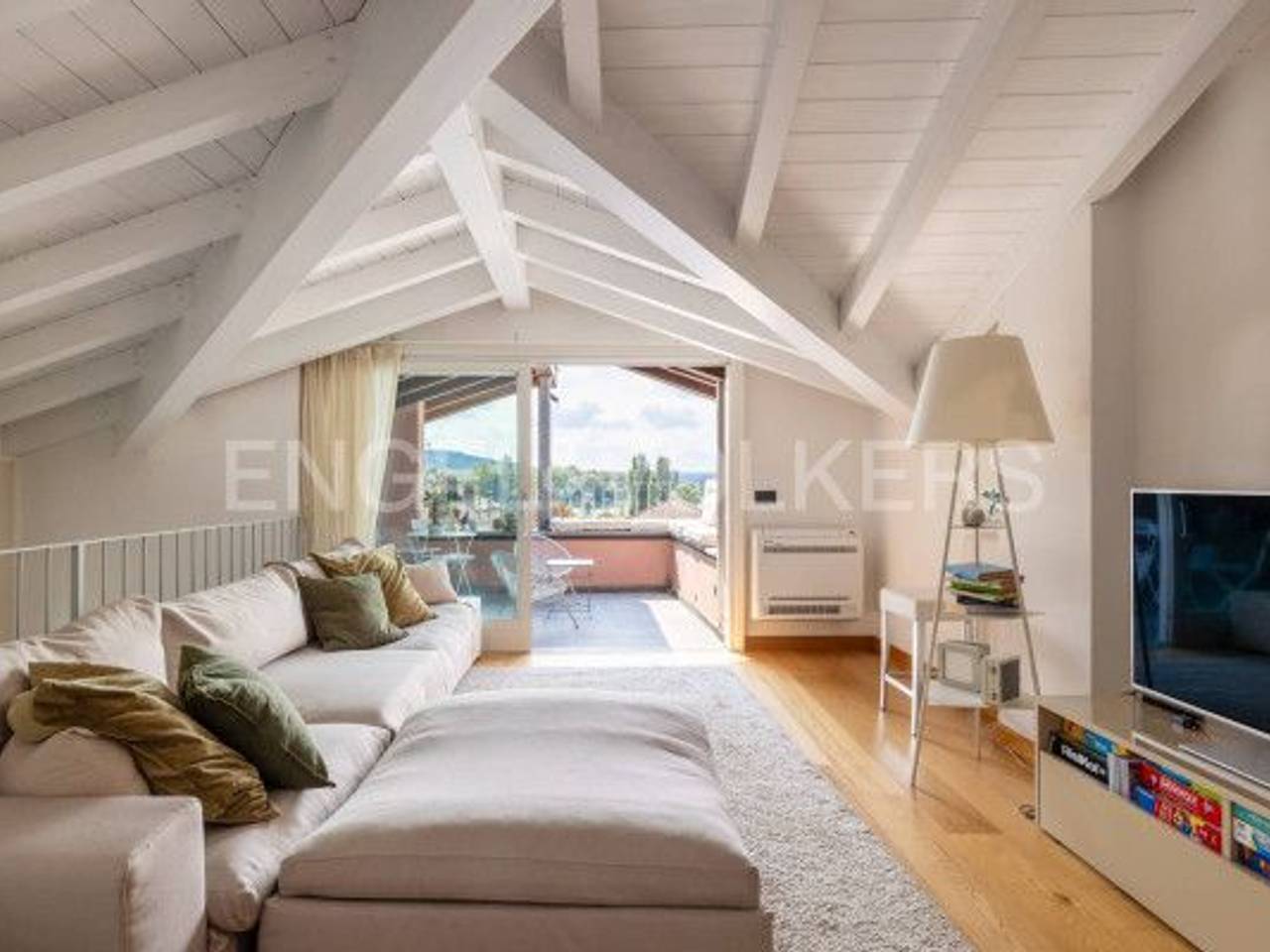 appartamento in vendita ad Angera