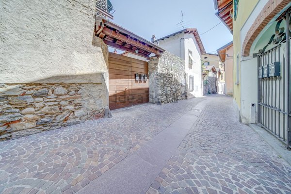 appartamento in vendita ad Angera