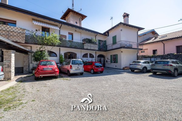 appartamento in vendita ad Angera