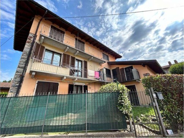 appartamento in vendita ad Angera