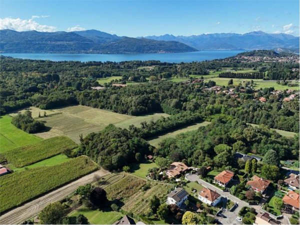 terreno edificabile in vendita ad Angera in zona Barzola