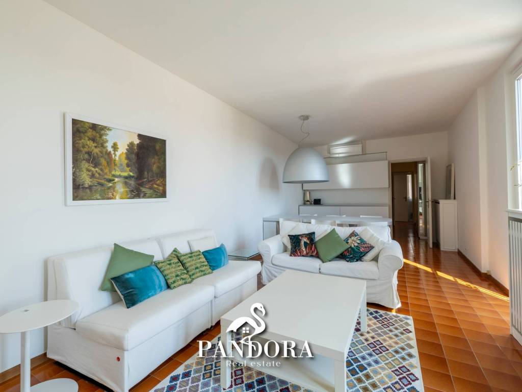 appartamento in vendita ad Angera