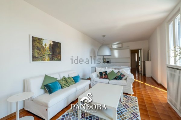 appartamento in vendita ad Angera