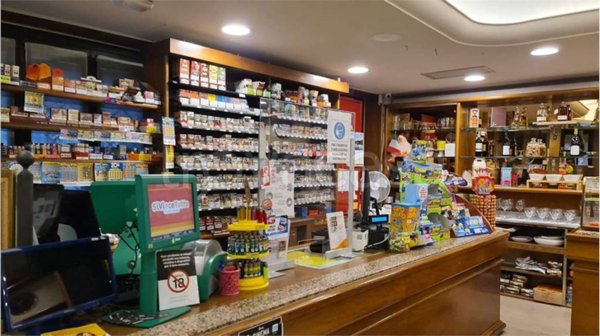 quadrivano in vendita ad Angera in zona Barzola