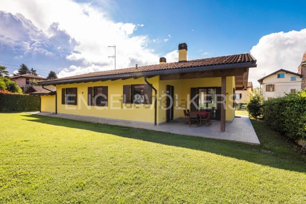 casa indipendente in vendita ad Angera