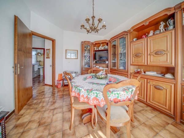 appartamento in vendita ad Angera