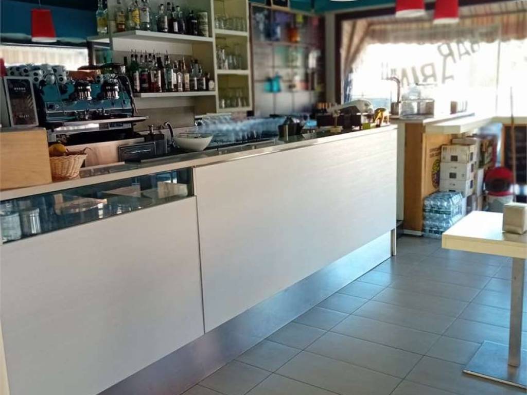 negozio in vendita ad Angera