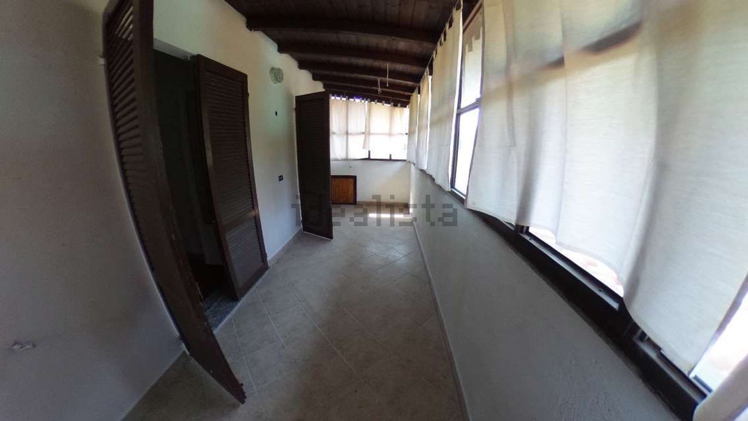 casa indipendente in vendita ad Angera