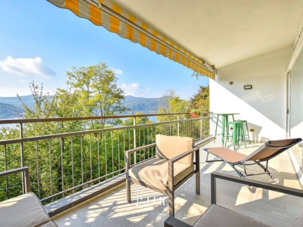 appartamento in vendita ad Angera