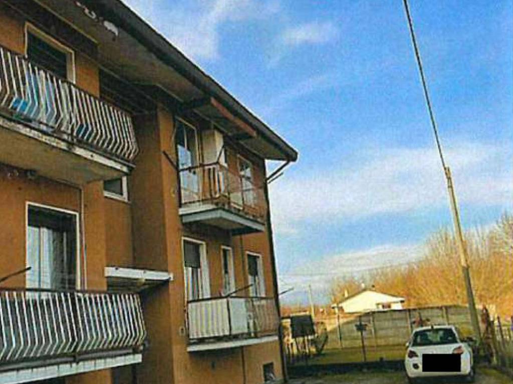 appartamento in vendita ad Angera