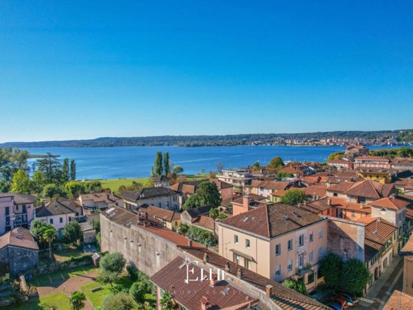 appartamento in vendita ad Angera