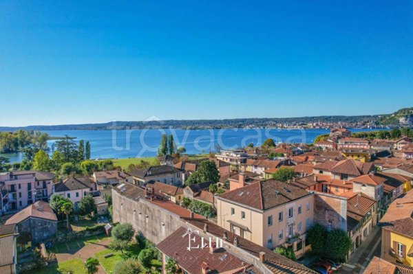 appartamento in vendita ad Angera