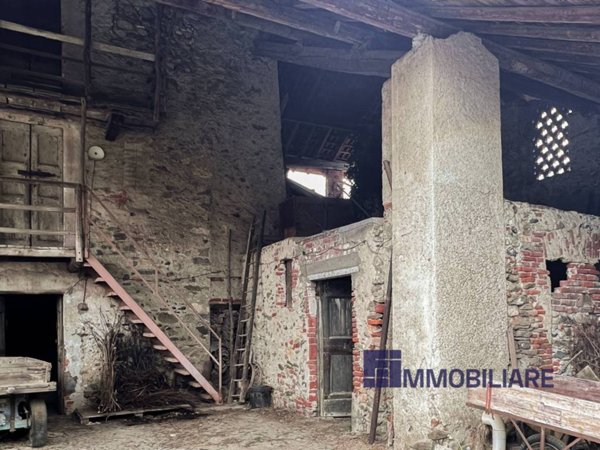 casa indipendente in vendita ad Angera