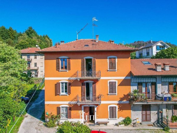 casa indipendente in vendita ad Angera