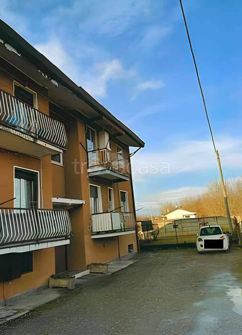 appartamento in vendita ad Angera