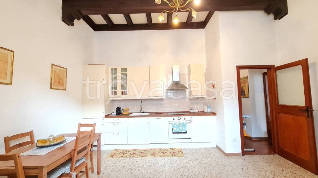 appartamento in vendita ad Angera