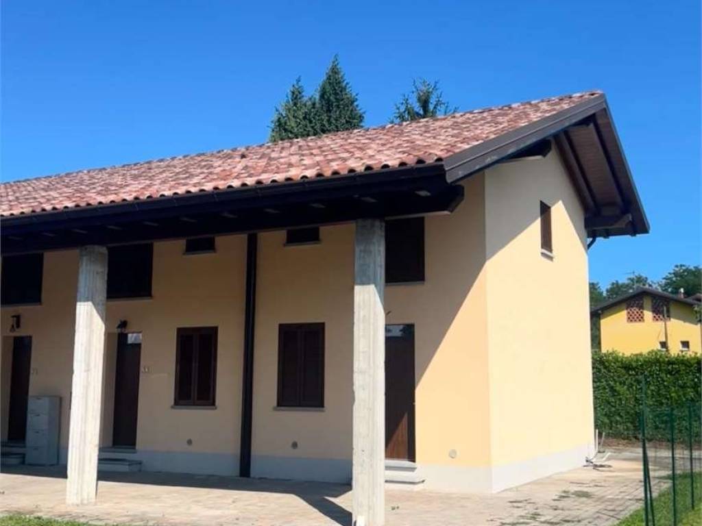 appartamento in vendita ad Angera